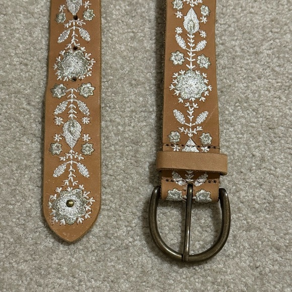 Lucky Brand Embroidered Floral Studded Leather Belt Brown Silver White Boho-L - Picture 3 of 7
